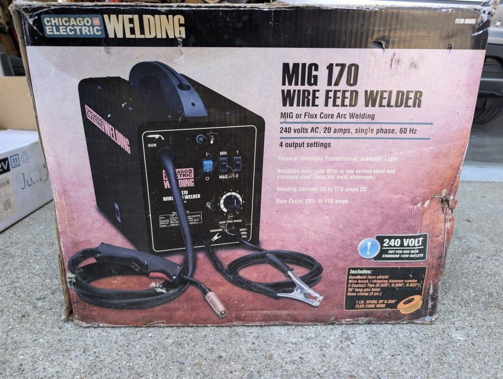 CHICAGO ELECTRIC 170 Amp-DC, 240v, MIG/Flux Cored Welder