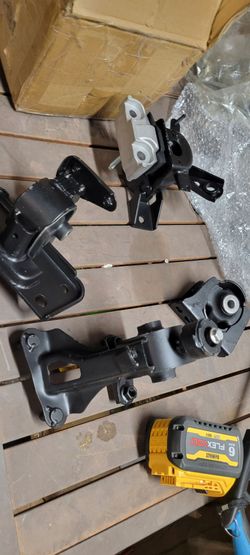 2008----2015 Scion xB  motor and transmission mount set