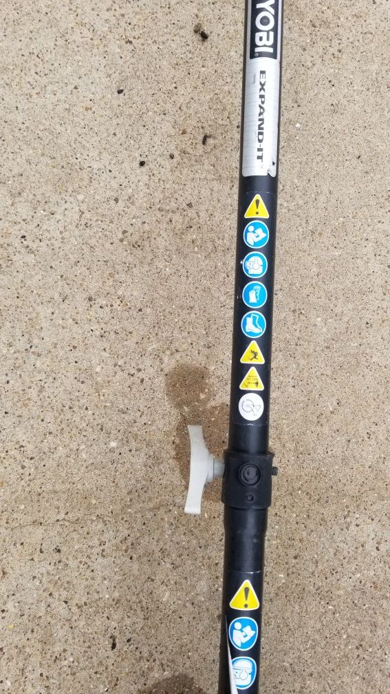 Ryobi c430 4Cycle 30cc Attachment Capable Straight Shaft Gas Trimmer