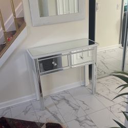 Enter Table With Mirror 