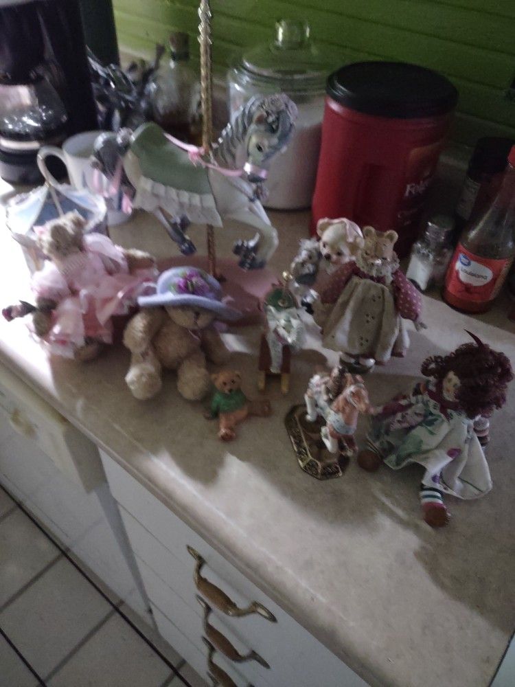 Teddy's Bears And Carecell Hourse And Music Box