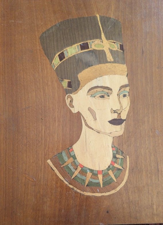 Handmade Wood Wall Plague Decoration. Nefertiti (c. 1370 – c. 1330 BC) was a queen of the 18th Dynasty of Ancient Egypt, the great royal wife of Phara