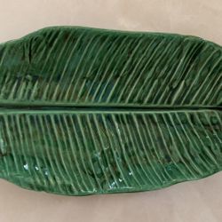 Green Ceramic Leaf-Shaped Serving Platter/Decorative Dish