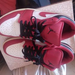 Jordan 1 Red White Black