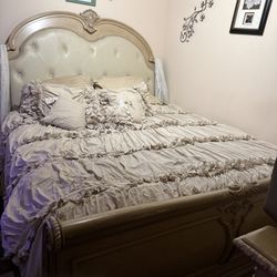 King Size Bedroom Set Including Everything!!