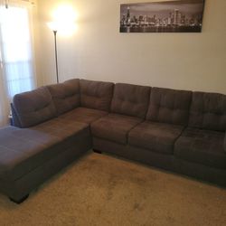 2 Pc Sectional Couch (Lightly Used)