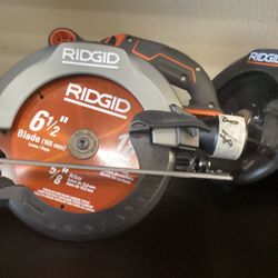 RIDGID 18V Brushless 6 1/2 Circular Saw (Tool-Only) $80