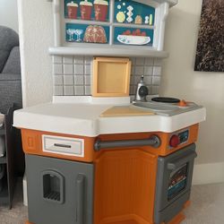 Toy Kitchen Like New 