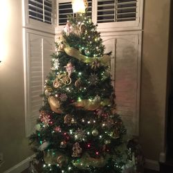 FREE 9ft Pre lit Xmas Tree (some Light Done Work See Description)
