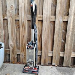 Shark Navigator UV810 DuoClean Powered Lift-Away Speed upright vacuum cleaner