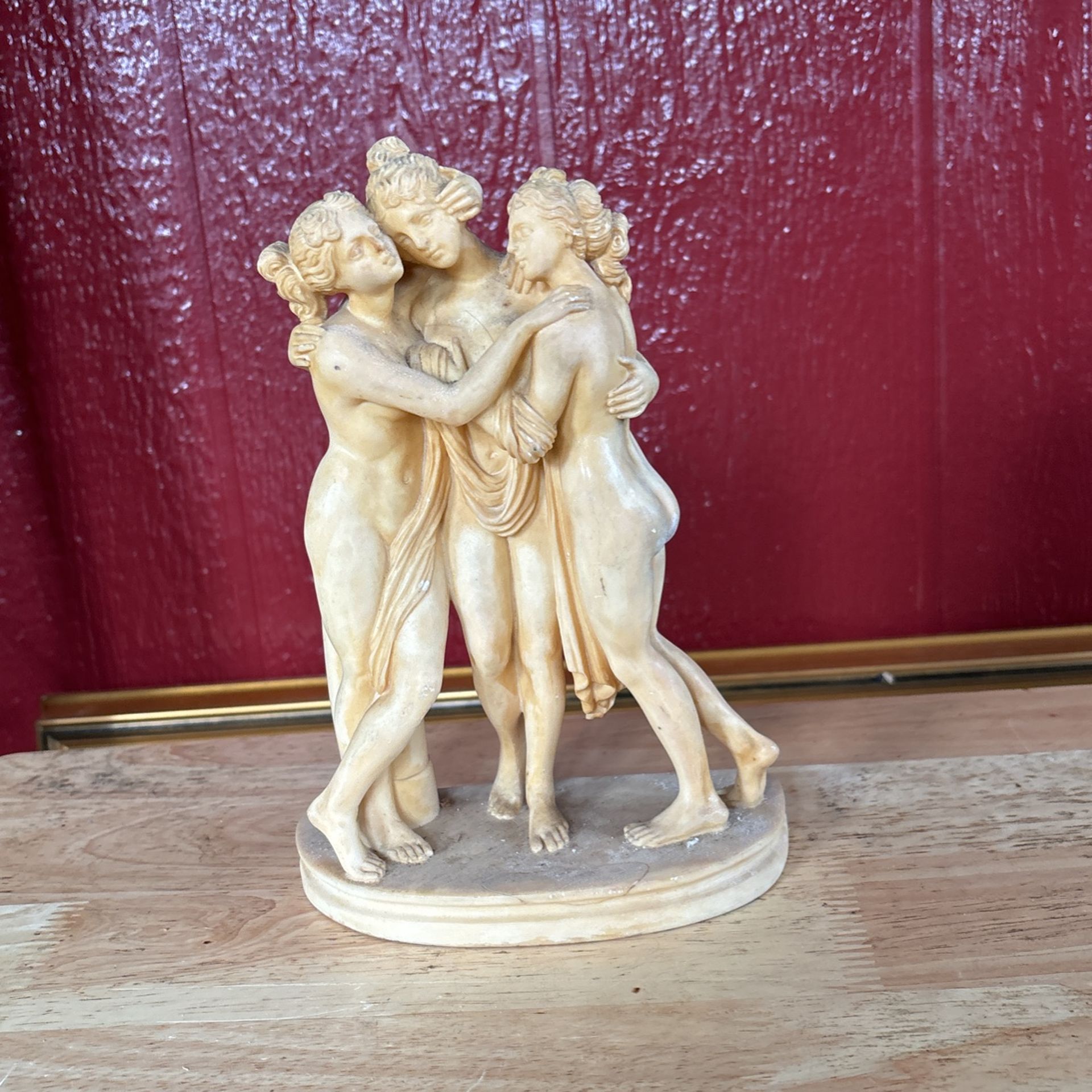 Three Graces Statue 