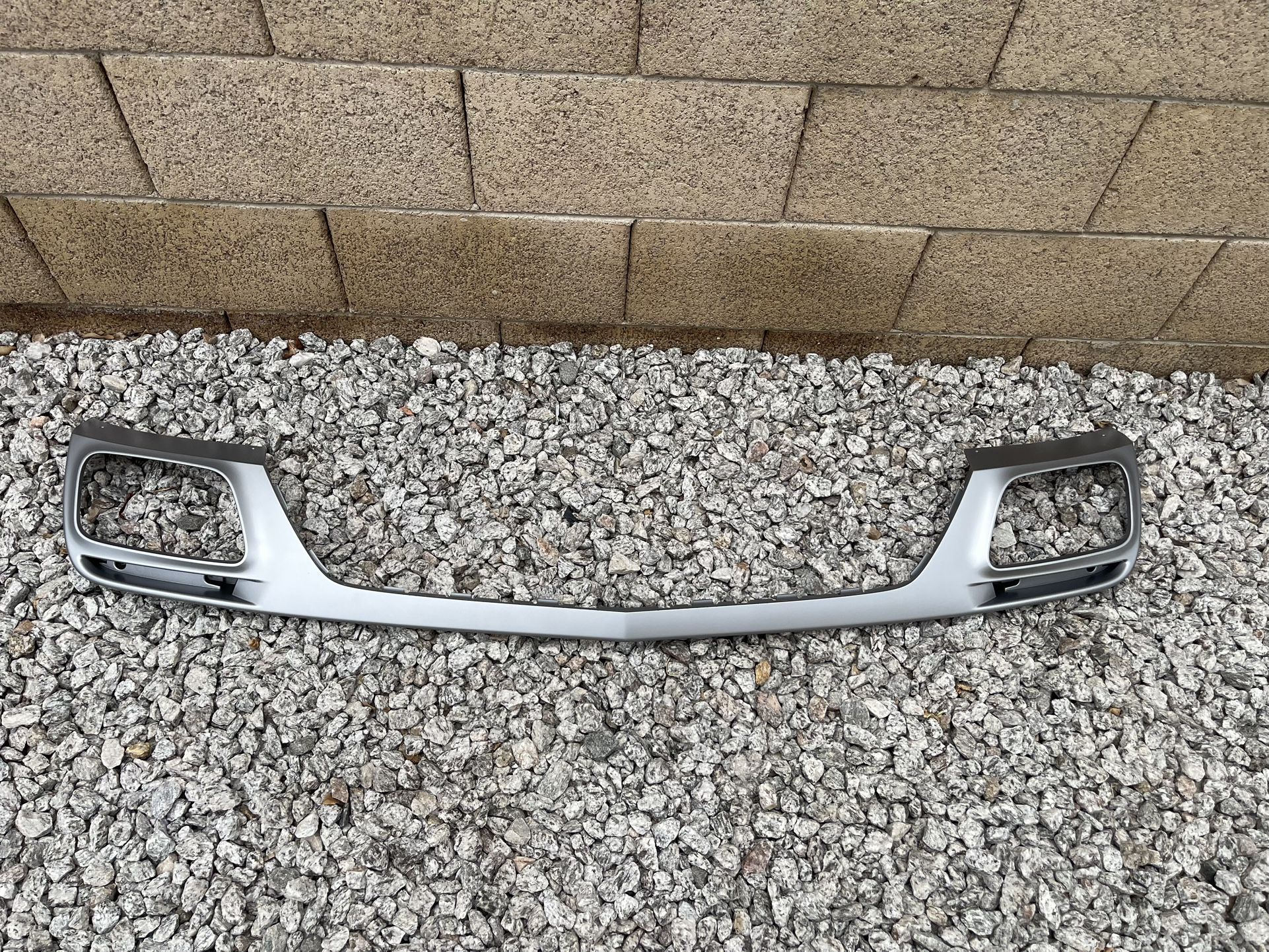 Cadillac XT5 Bumper Molding, Cadillac XT 5 Bumper trim, lower bumper, skid plate, 2017 - 2022, oem part