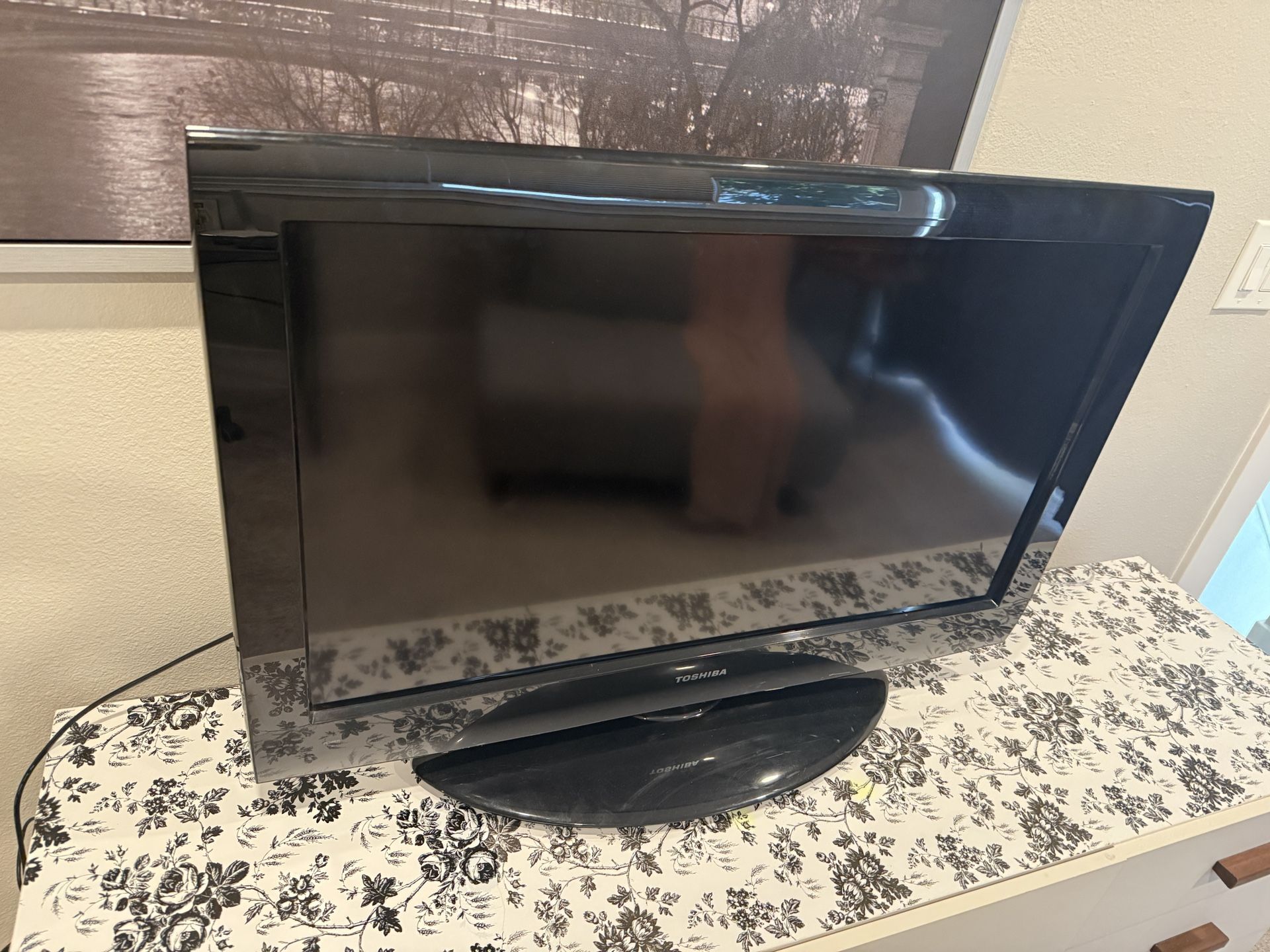 32 Inch Toshiba TV