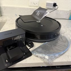 Brand New iRobot Roomba Robot Vacuum Cleaner and Mop Combo (Y0140)