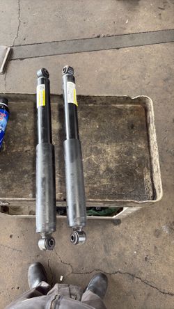 Rear shocks 24-26 Silverado