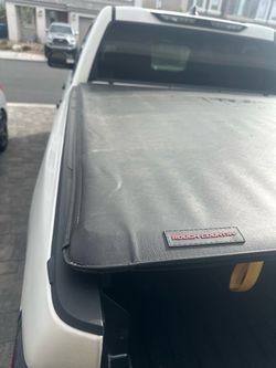 Truck bed cover Toyota tundra