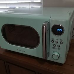 Microwave Small Size 700 Watts 
