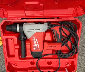 Milwaukee 5517–21 Corded 1 9/16” rotary hammer