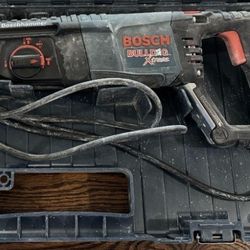 Bosch Bulldog Xtreme Rotary Hammer Drill Corded with Bits Rotomartillo