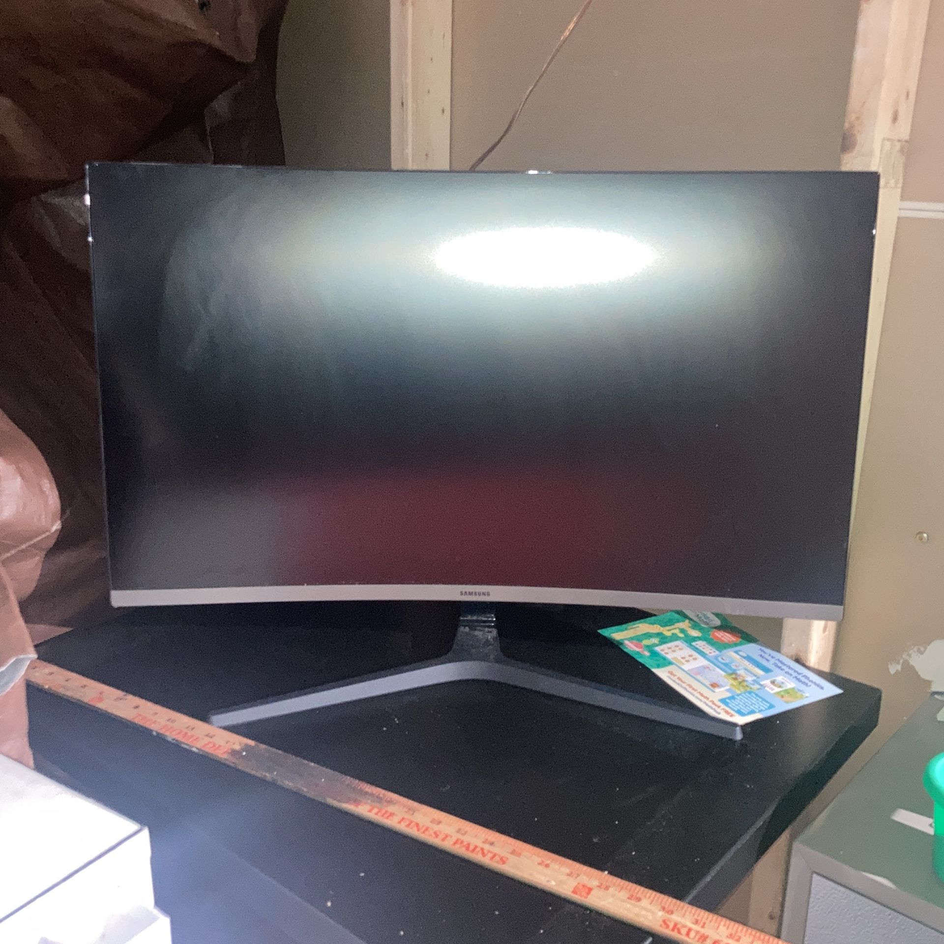 32 In monitor