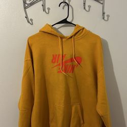 Travis Hoodie 