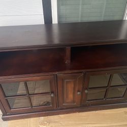 Solid wood TV stand Excellent Condition 