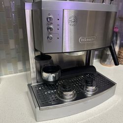 Delonghi 15 Bar Espresso Maker Ec702