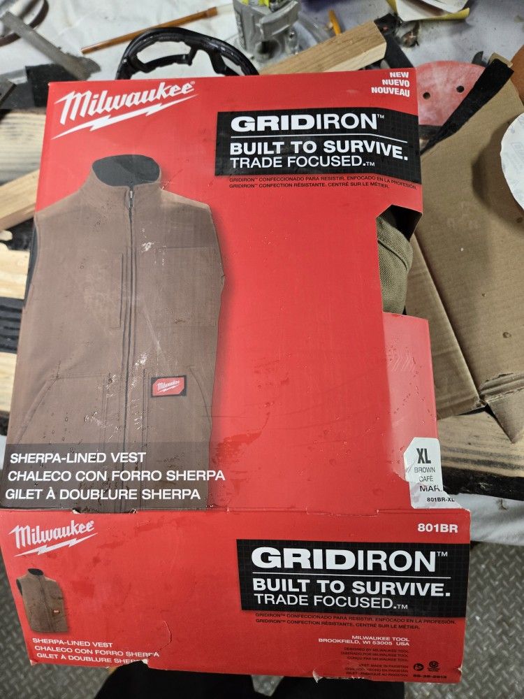 Milwaukee Gridiron Brown Sherpa Lined Vest XL