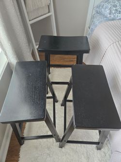 Set of 3 wooden black barstools backless