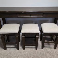 Side Table and Chairs