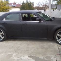 A 05 Chrysler 300 Black
