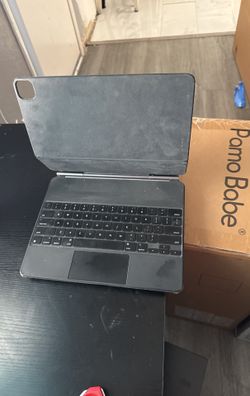iPad 12.9 Pro (6th Gen) Magic Keyboard