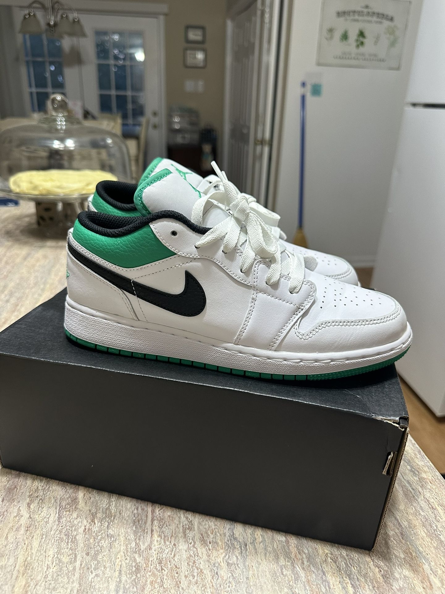 6.5Y - Jordan 1 Low (GS)