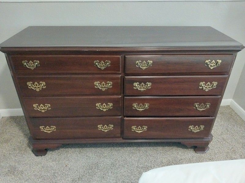 1990 Ethan Allen Georgian Court Cherry Bedroom 8 Drawer Dresser /Mirror
