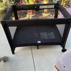 Playpen for children only needs a floor mattress, but it is very clean and in good condition.