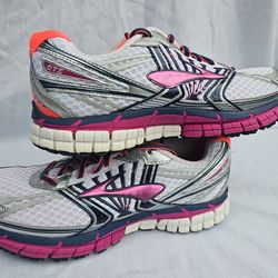 Size 9 - Brooks Adrenaline GTS 14