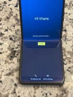 this is a motorola razr 2023 smartphone
