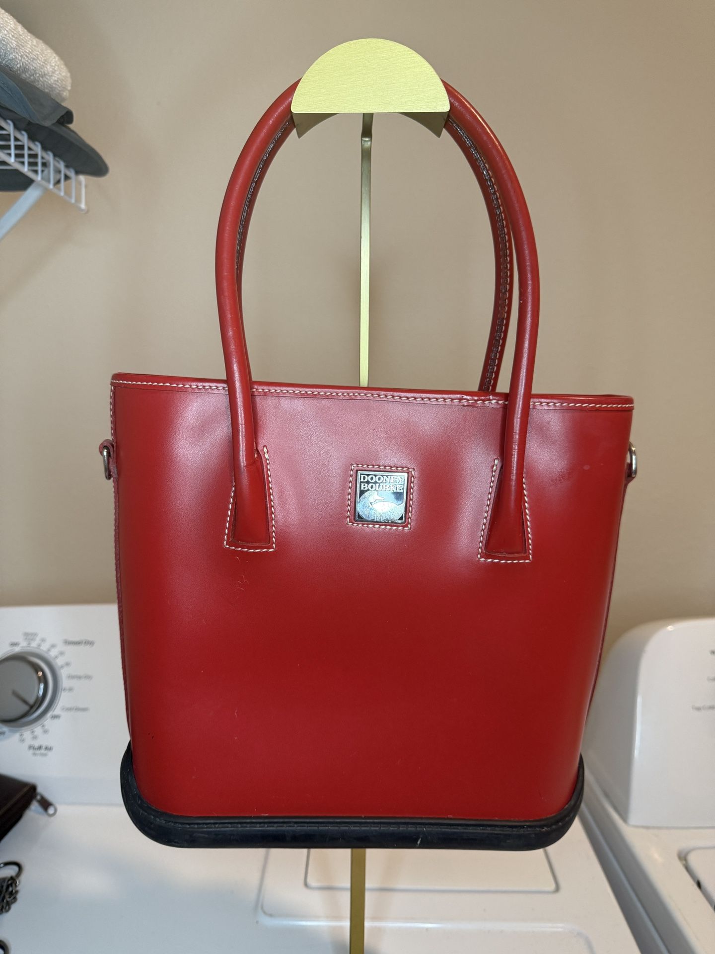 Dooney & Bourke Red Parasole Polished Leather Essex Tote – Vintage Classic