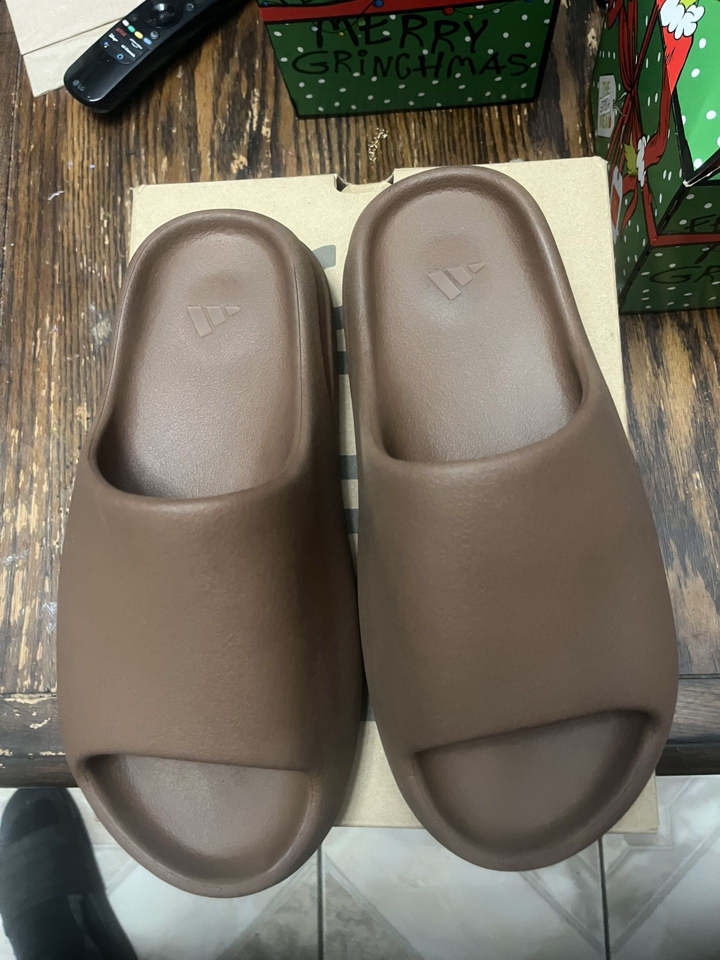 Yeezy Slides In Size 9