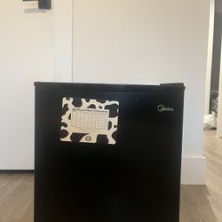 Midea Mini Fridge