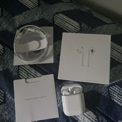 Apple AirPods With Charging Case (2nd Generation)