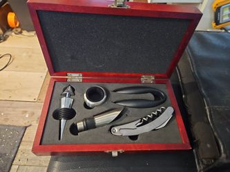 5 peice wine accessory kit