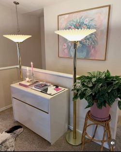 VTG GOLD BRASS TORCHIERE PLEATED FAN SHADE MCM HOLLYWOOD REGENCY FLOOR LAMPS
