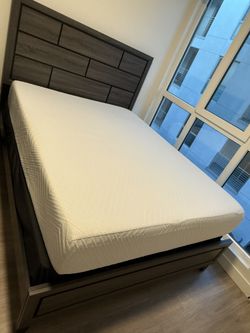 Queen Mattress – GEL SPLENDOR 10” (Living Spaces, Excellent Condition)