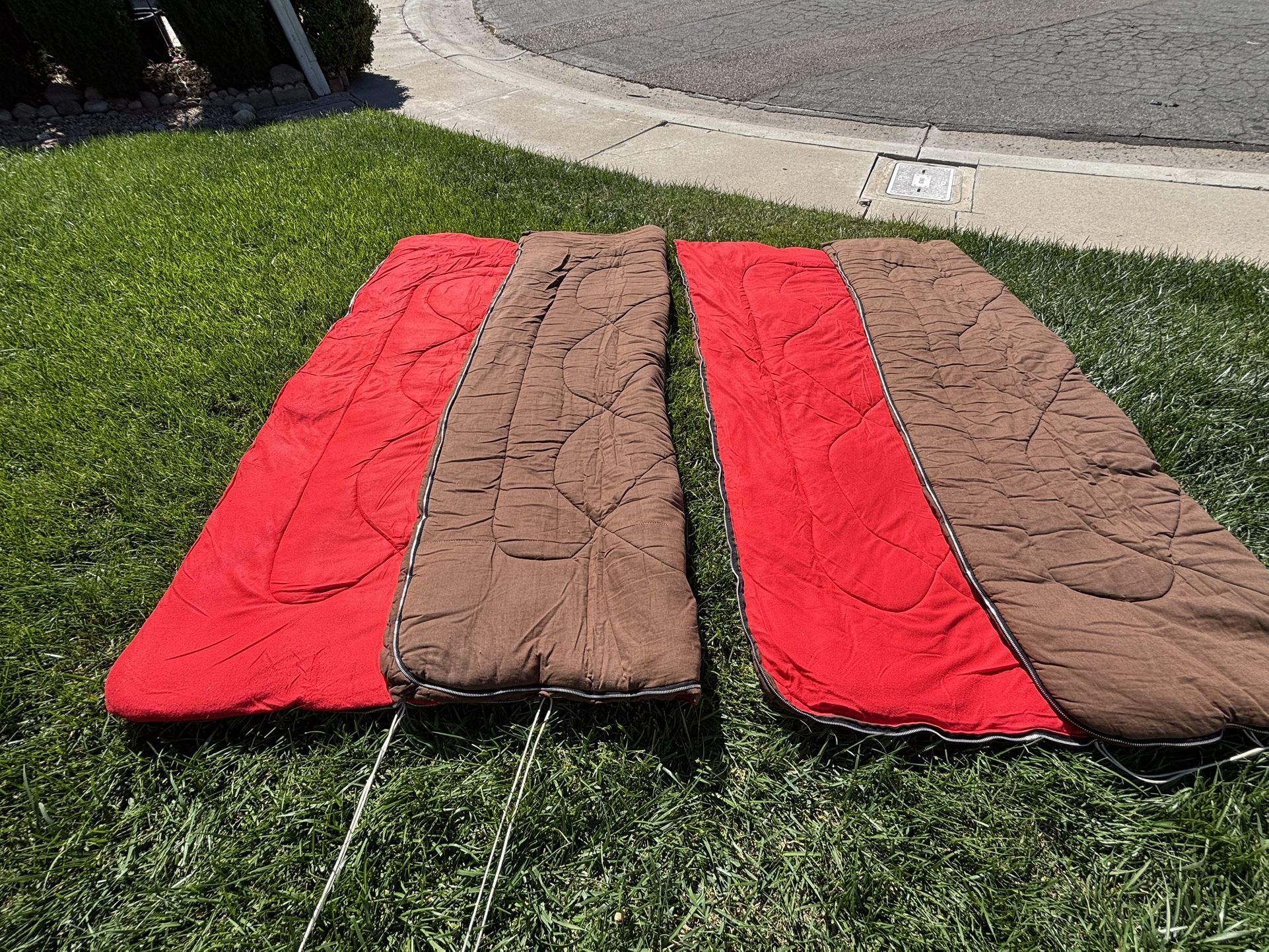 1 Comfy Sleeping  Bag (Very Good/Mira Mesa)
