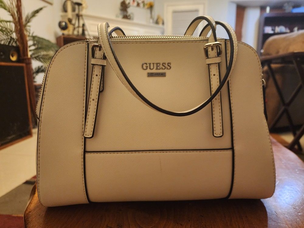 GUESS White Saffiano Leatherette Purse – Elegant & Structured Handbag