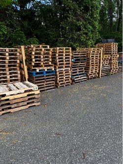 Free pallets !