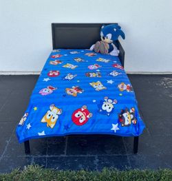 SOLID WOOD BLACK TODDLER BED!!