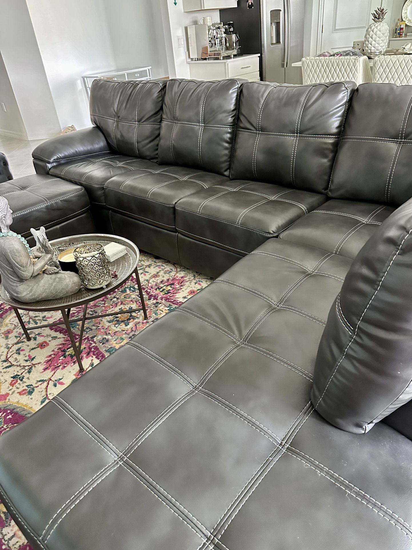 Like New Gray Couch Sectional With Chaise And Ottoman 