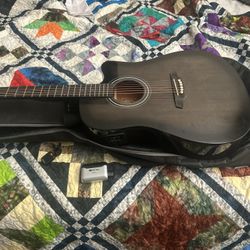 Donner Guitar With A Few Accessories